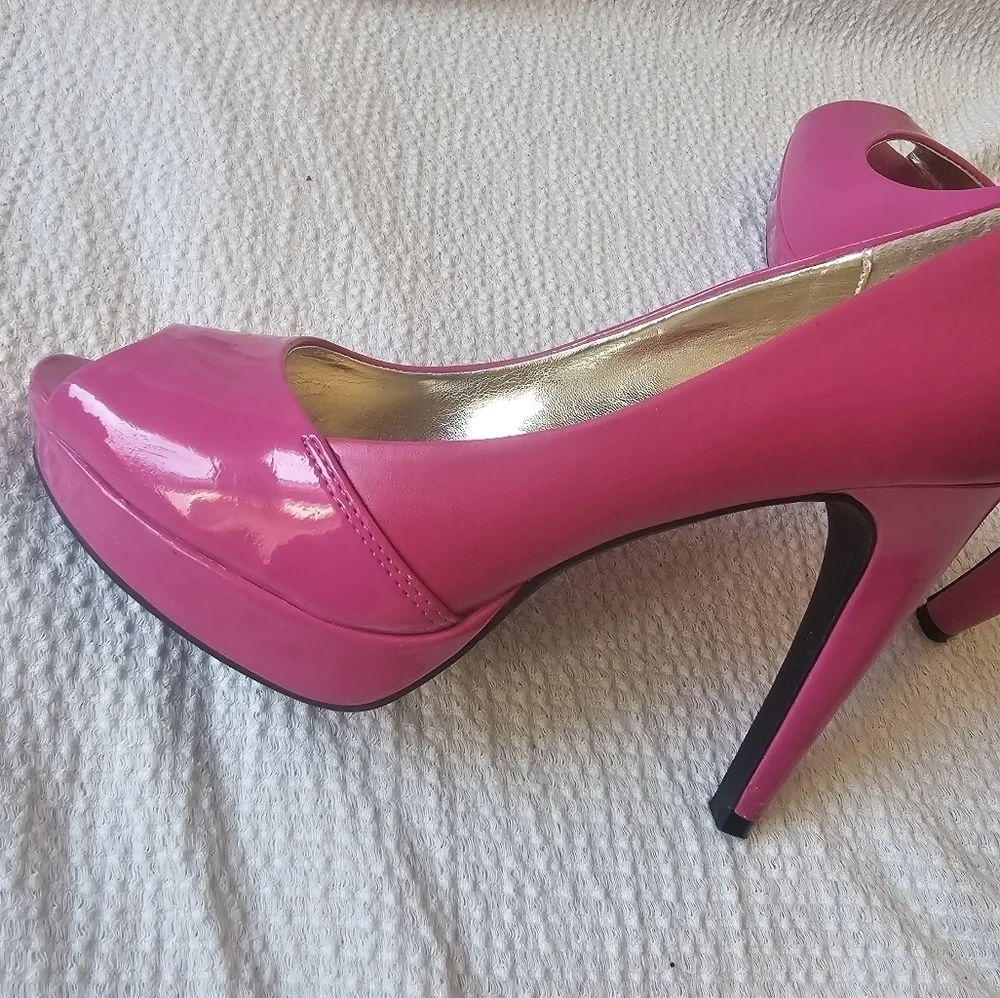 Rampage Granville patent leather hot pink peekaboo pumps size 8